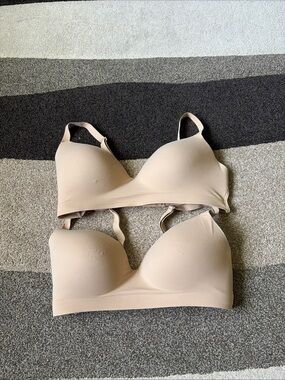 Soma 36D  Bra Tan Enbliss Wireless Back Closure Stretch Lot Of 2